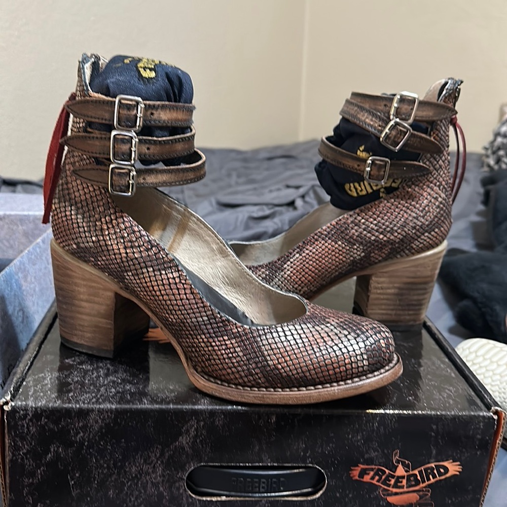 Randi hard to find color, sz 9 never worn